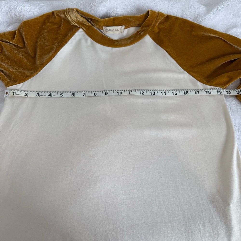 Altar'd State Gold and Cream Raglan Baseball Shirt - Size Small - Picture 11 of 11